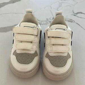 Veja toddler sneakers size USA 6 EUR 22